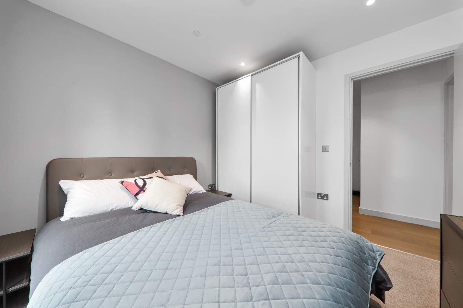 1: Raglan House, London, SE17 1FB
