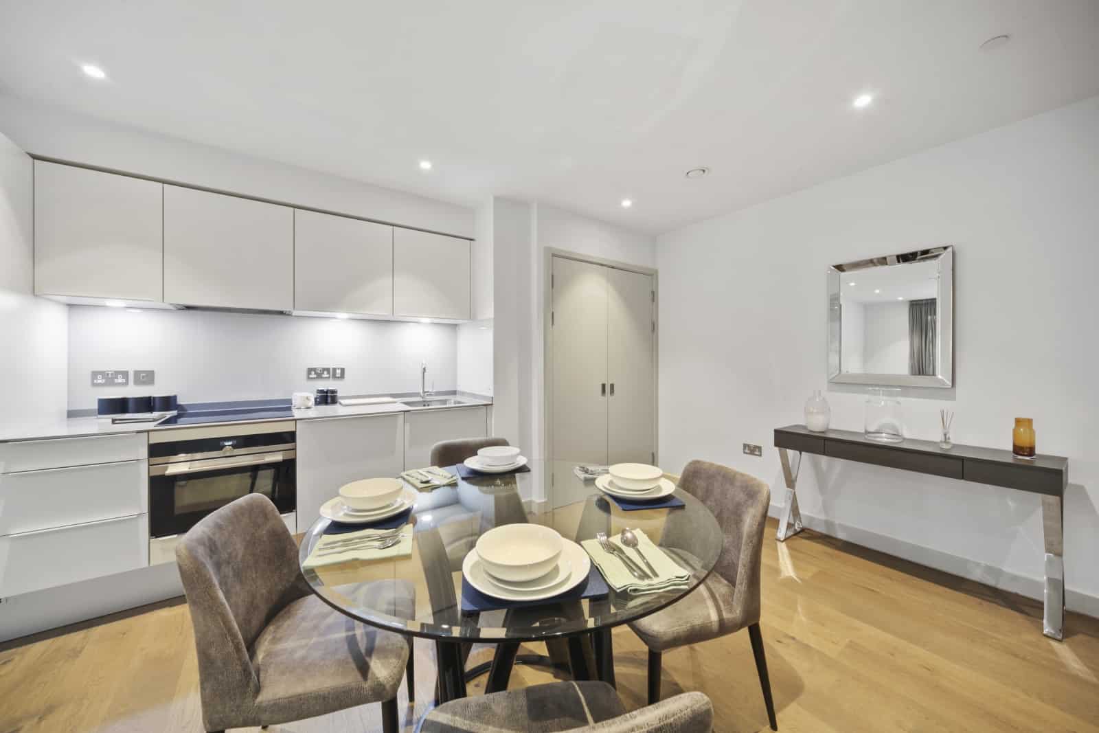 1: Raglan House, London, SE17 1FB