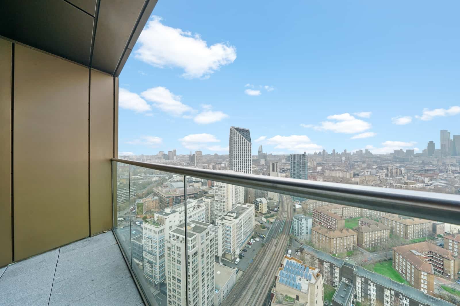 1: Raglan House, London, SE17 1FB