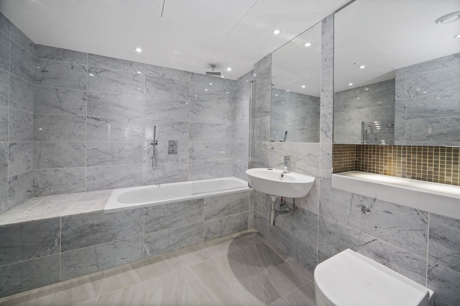1: Raglan House, London, SE17 1FB