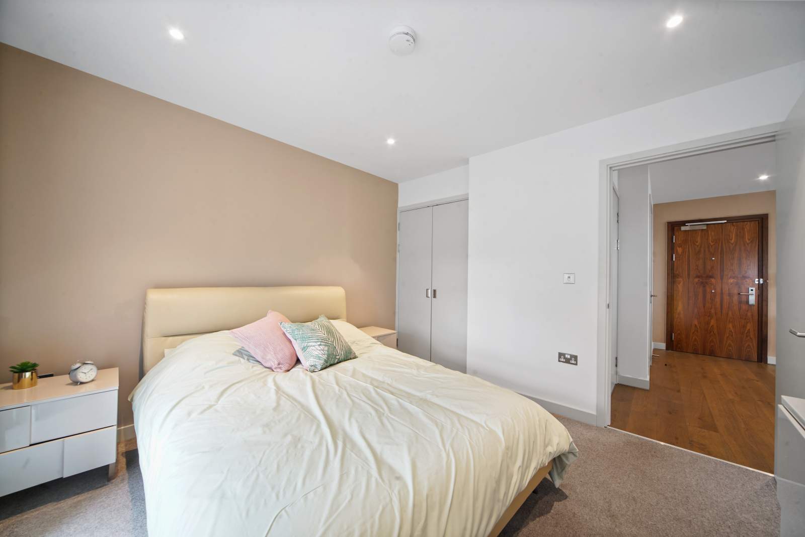1: Raglan House, London, SE17 1FB