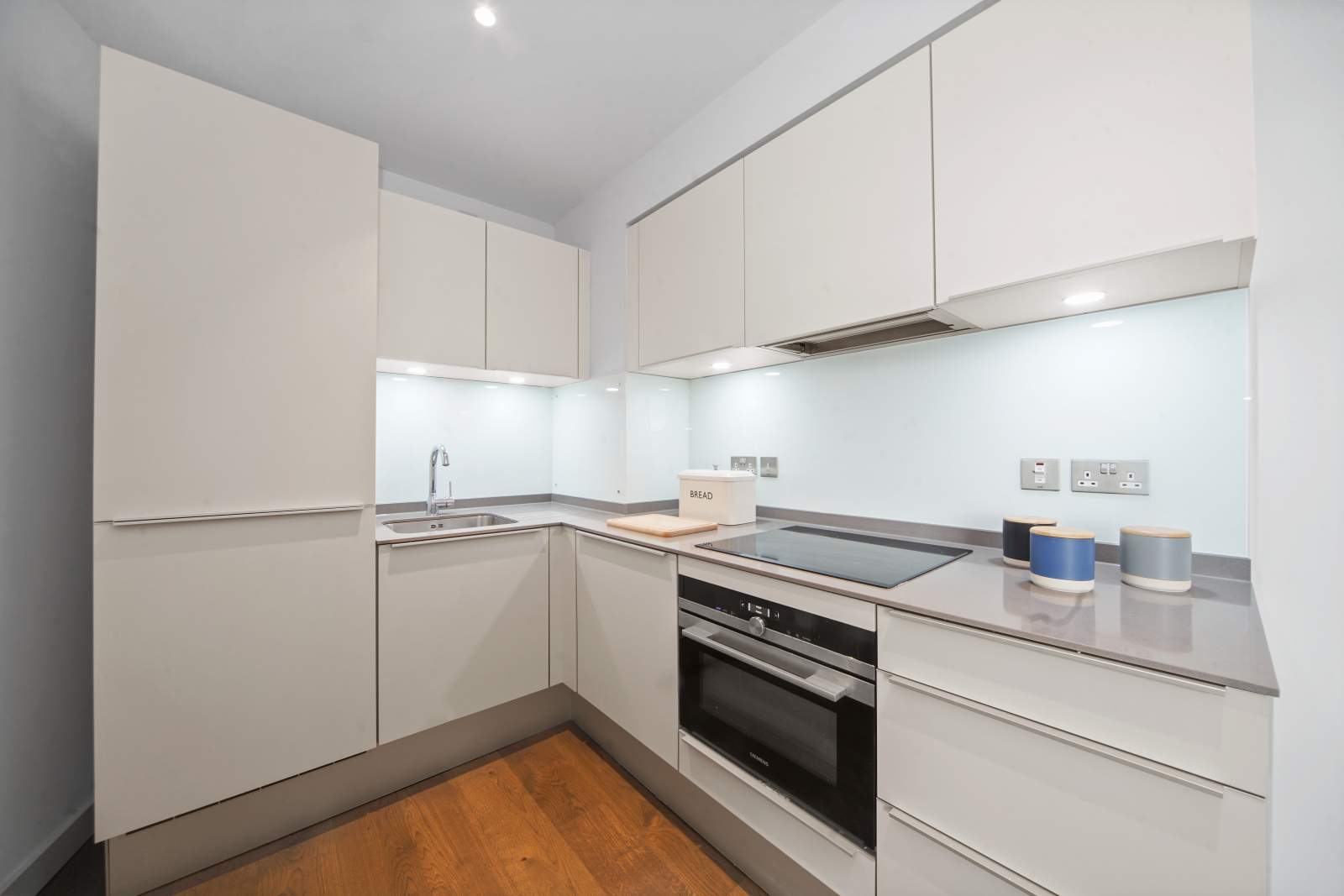 1: Raglan House, London, SE17 1FB