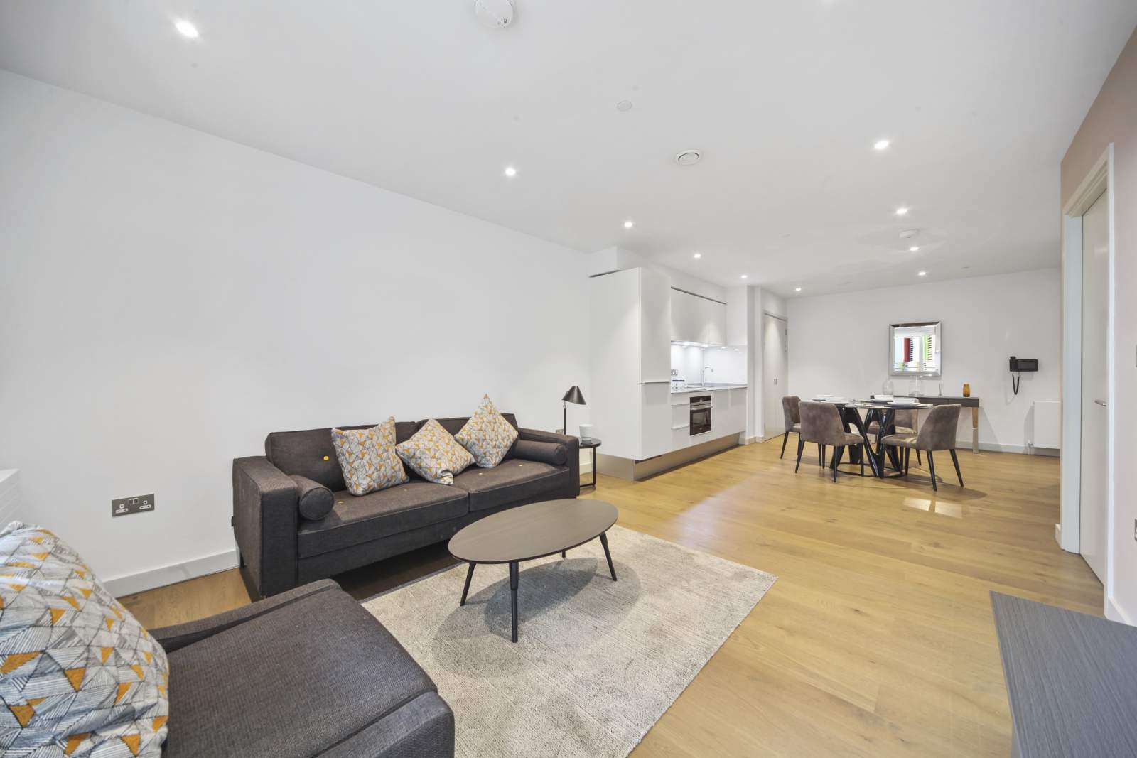 1: Raglan House, London, SE17 1FB