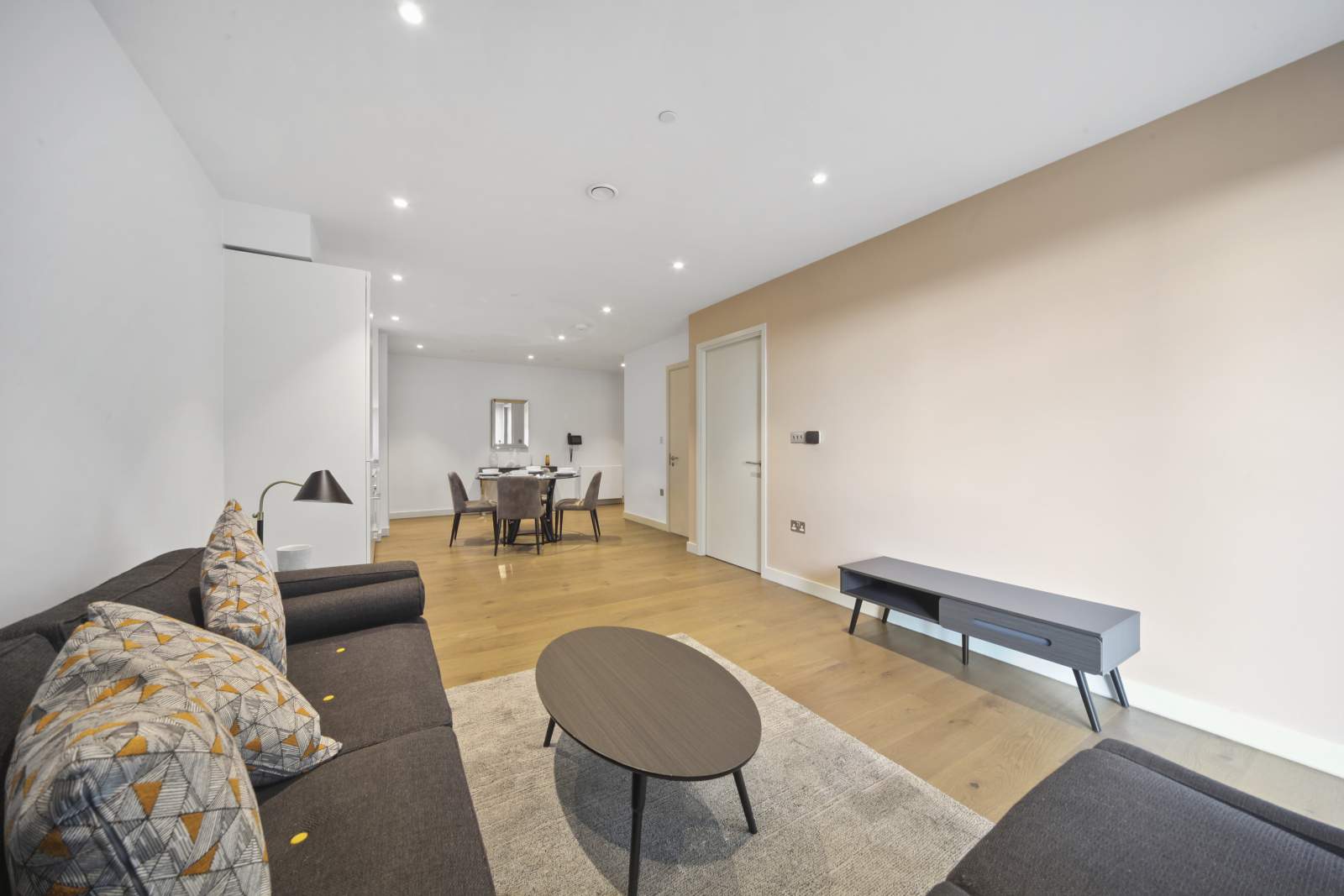 1: Raglan House, London, SE17 1FB