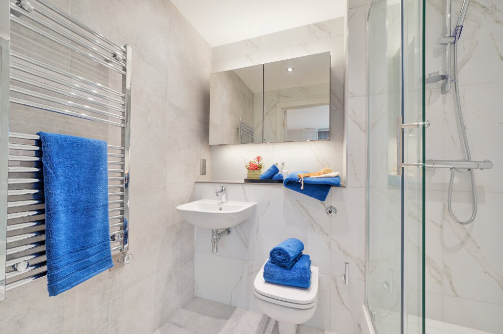 Image 9: The Oakgate, Surrey, KT22 7RZ