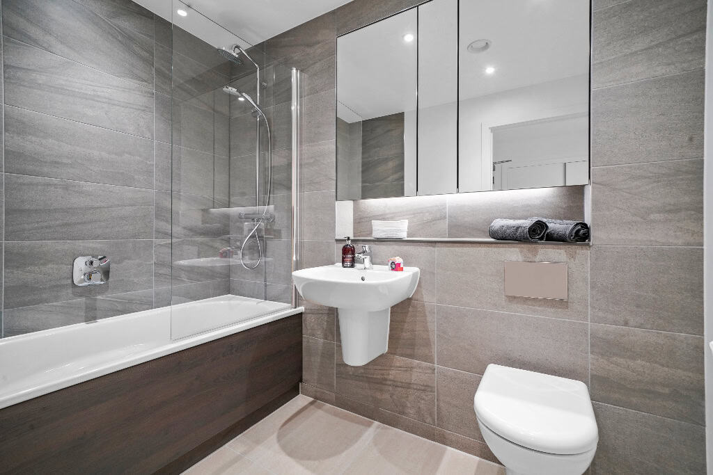 Z - 2 Brickfield P2 Bathroom Bath