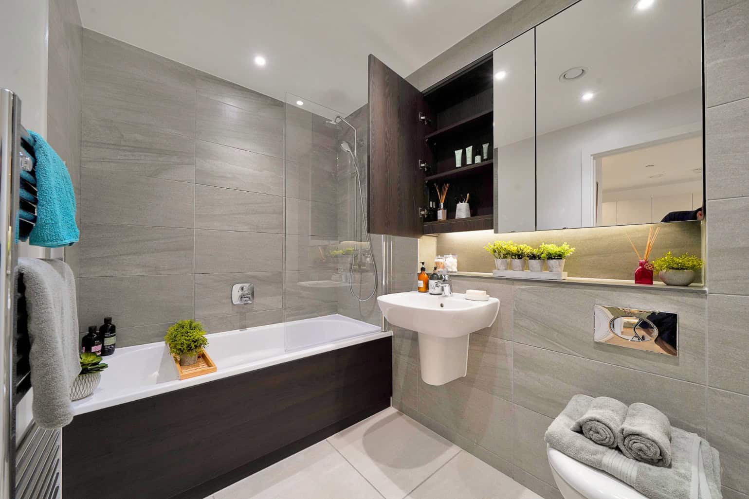 Image 13: Farrier, Manchester, M5 4UY